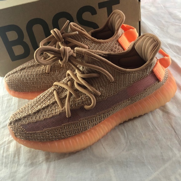 yeezy clay size 4